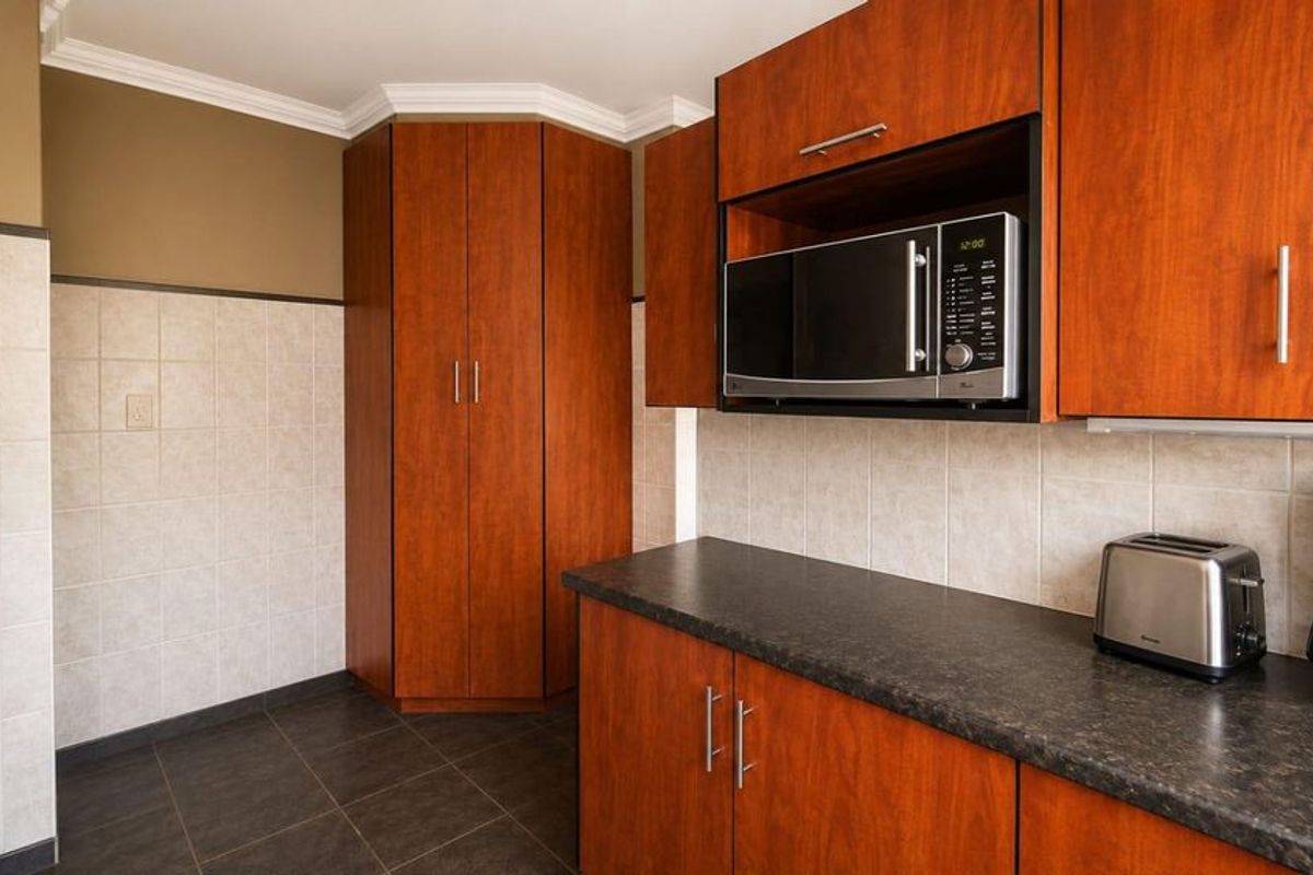 3 BEDROOM HOUSE IN FLAMWOOD - Photo 5