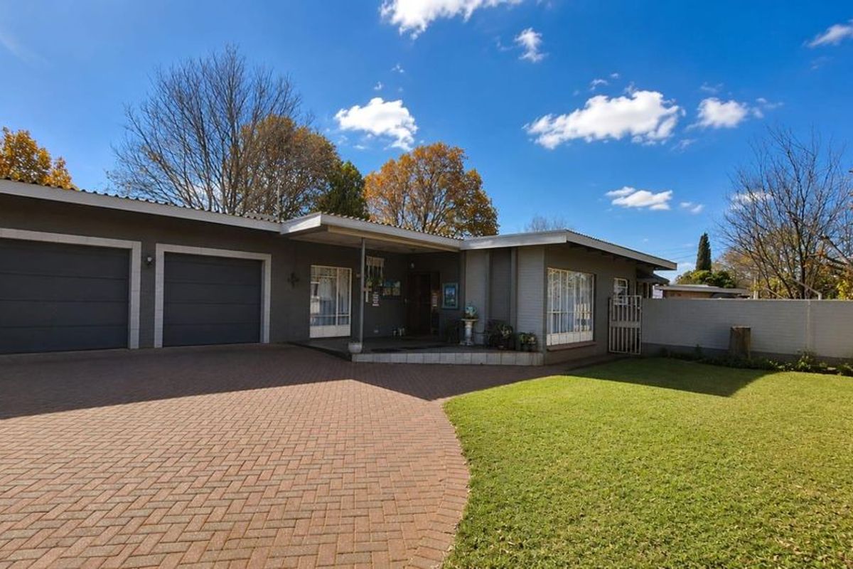 3 BEDROOM HOUSE IN FLAMWOOD - Photo 2