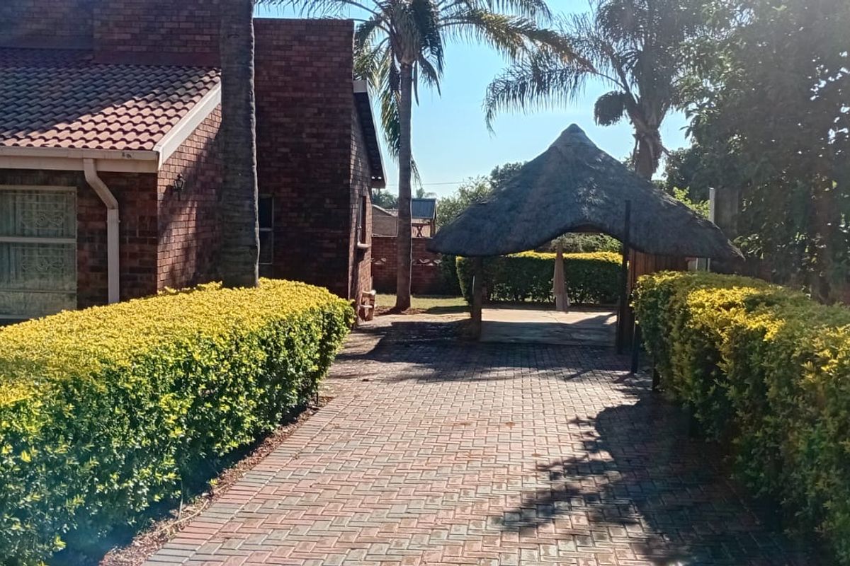 Massive property for sale at Chanthelle - Photo 4