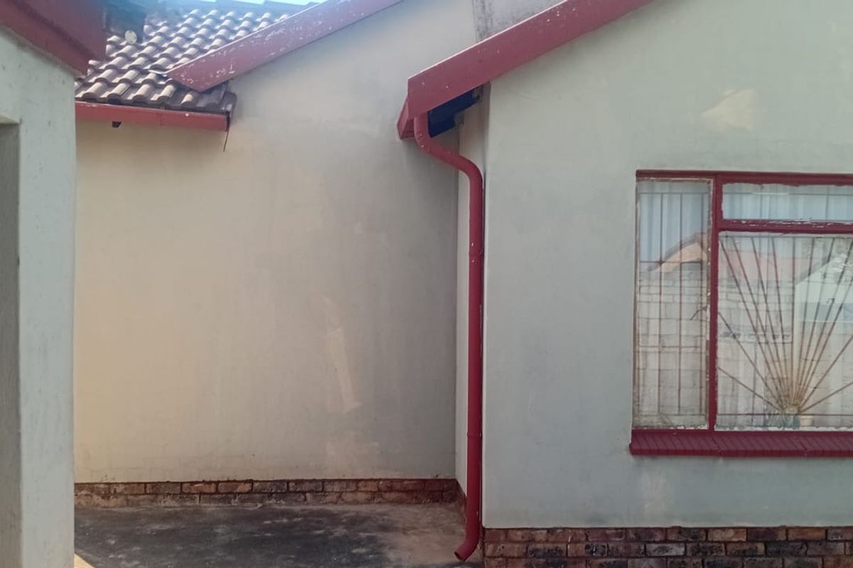 Spacious 2 Bedroom house for sale at Soshaguve XX - Photo 4