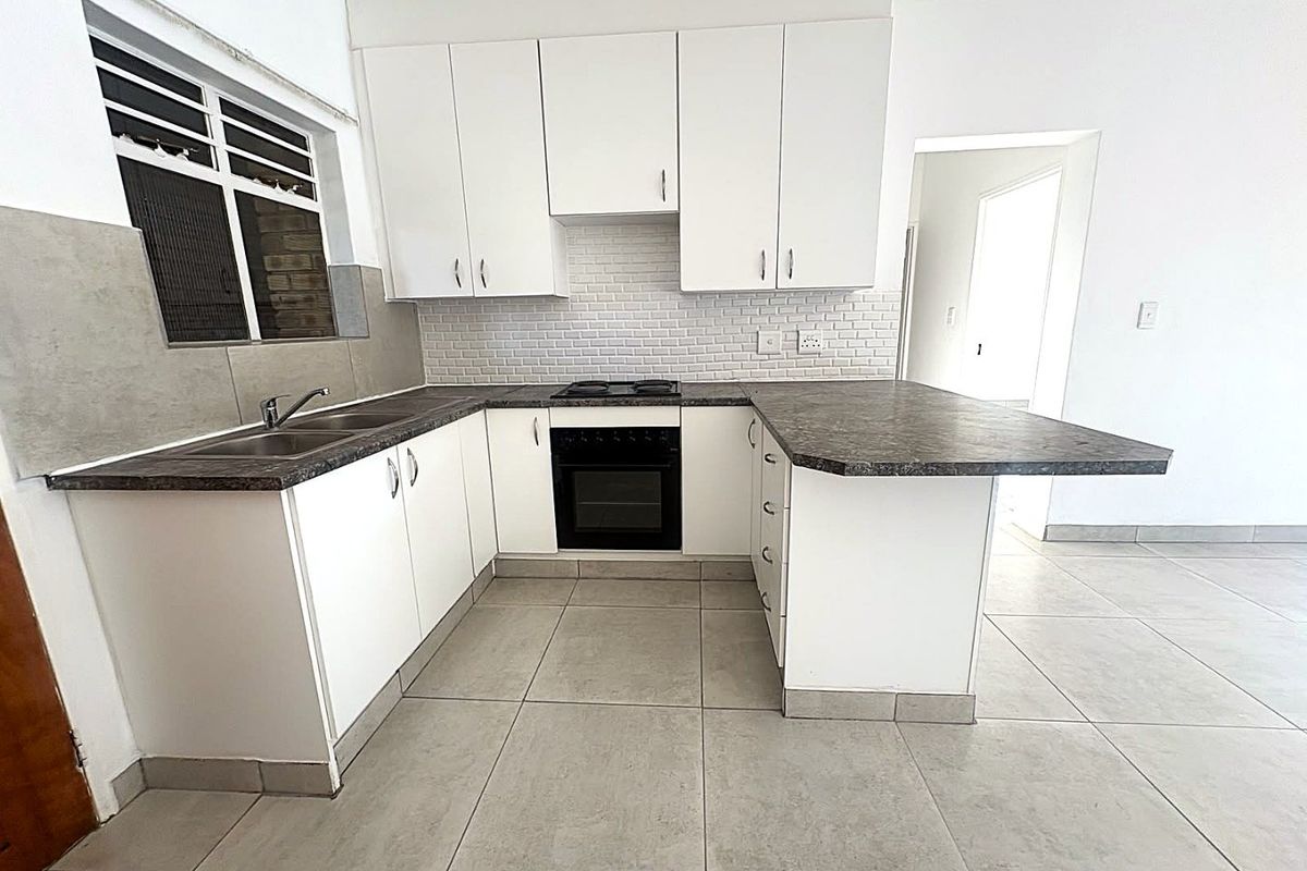 Newly Renovated 2 Bedroom Apartment with Balcony in Wilgeheuwel - Photo 4