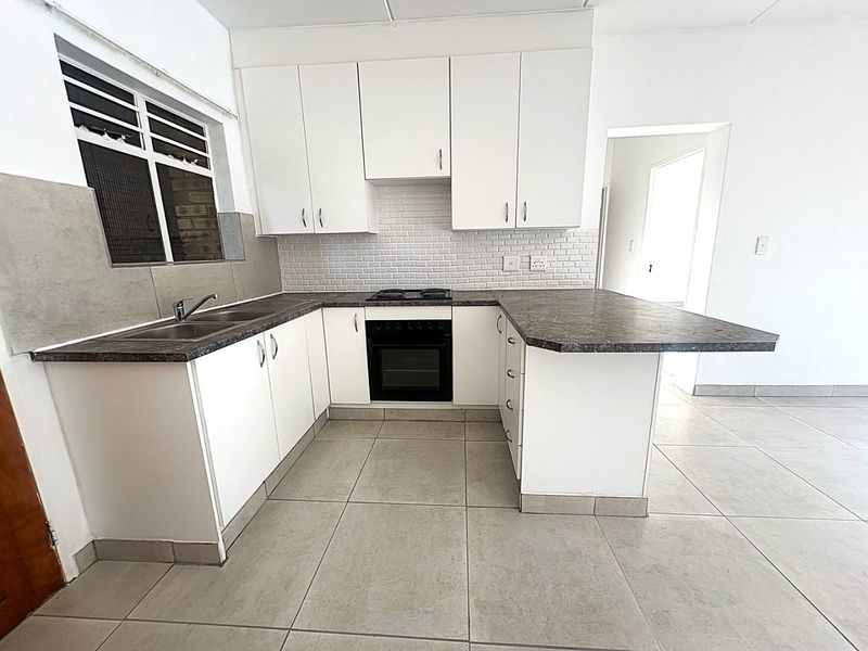 Newly Renovated 2 Bedroom Apartment with Balcony in Wilgeheuwel - Photo 4