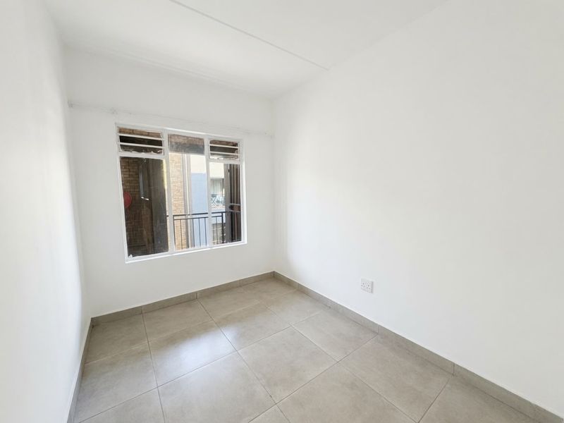 Newly Renovated 2 Bedroom Apartment with Balcony in Wilgeheuwel - Photo 10