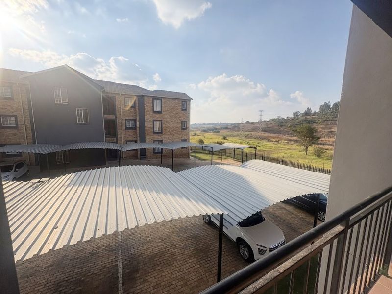 Newly Renovated 2 Bedroom Apartment with Balcony in Wilgeheuwel - Photo 9