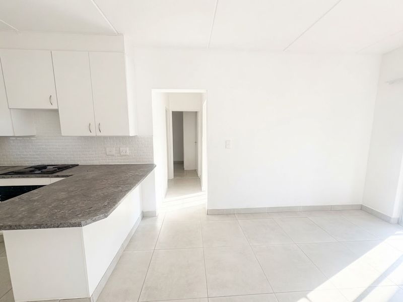 Newly Renovated 2 Bedroom Apartment with Balcony in Wilgeheuwel - Photo 6
