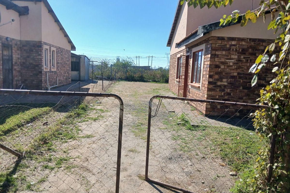 Secure 3 bedroom Family Home with En-suite to rent in Seraleng  - Photo 4