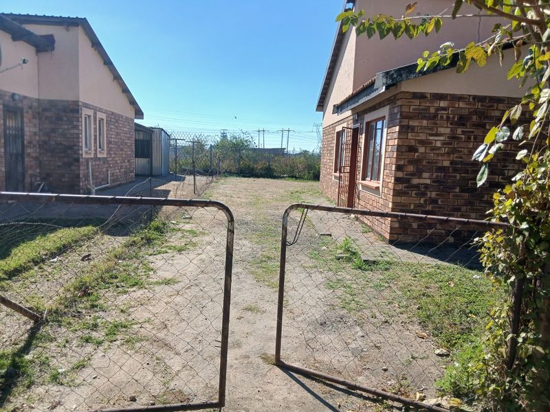 Secure 3 bedroom Family Home with En-suite to rent in Seraleng  - Photo 4