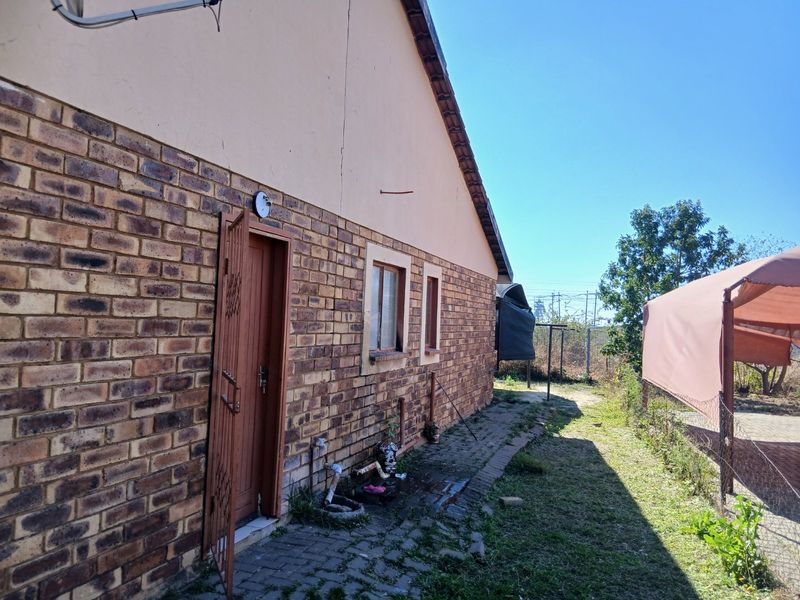 Secure 3 bedroom Family Home with En-suite to rent in Seraleng  - Photo 6