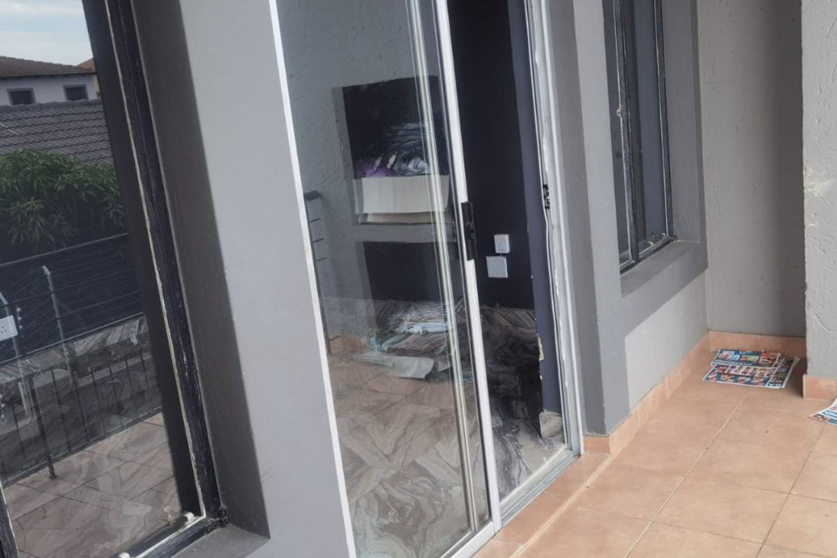 2 Bedroom 2 Bathroom apartment for sale - Photo 3