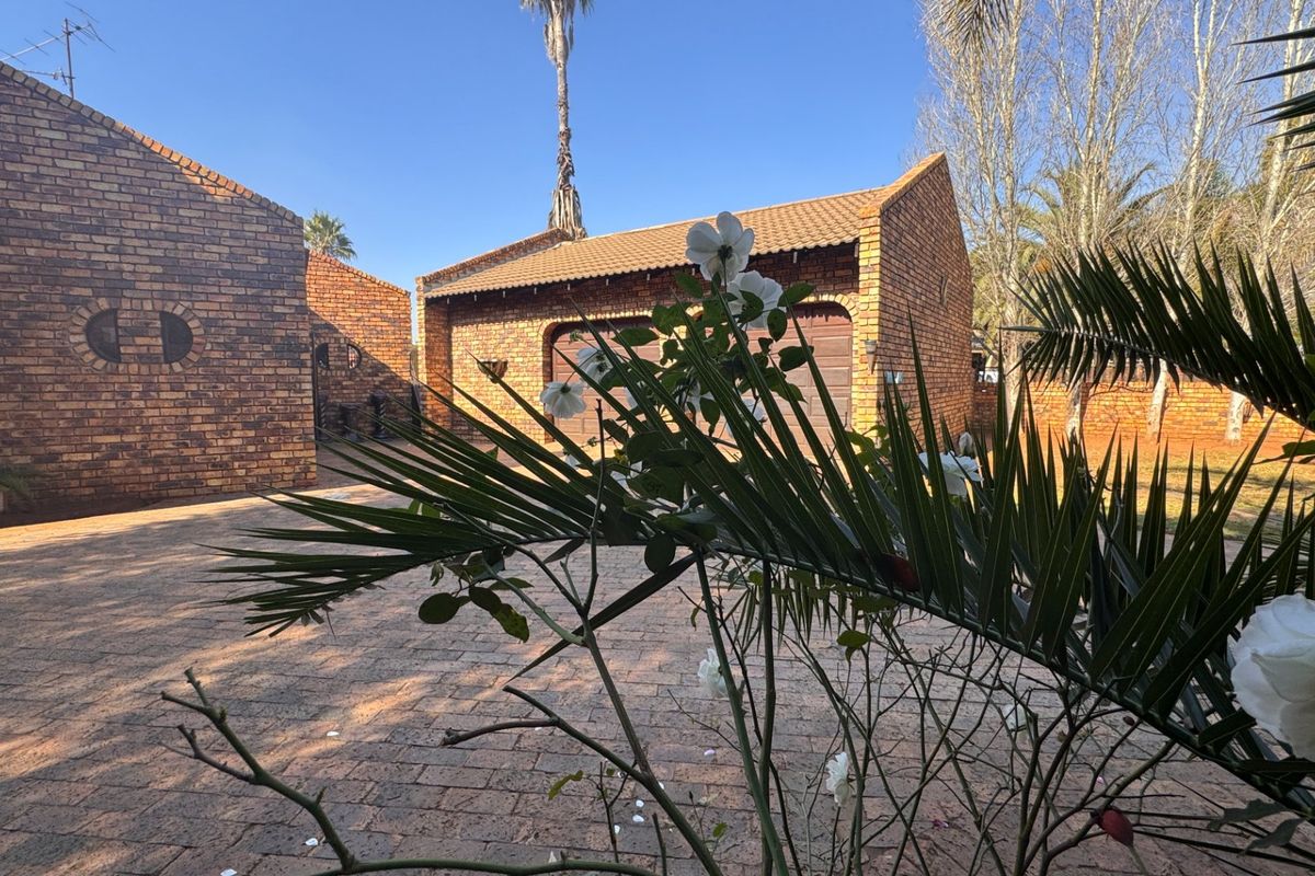 Stylish low maintenance home in Arcon Park - Photo 2