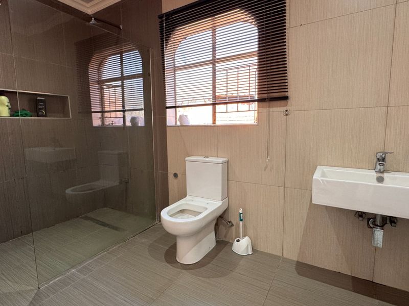 Stylish low maintenance home in Arcon Park - Photo 10