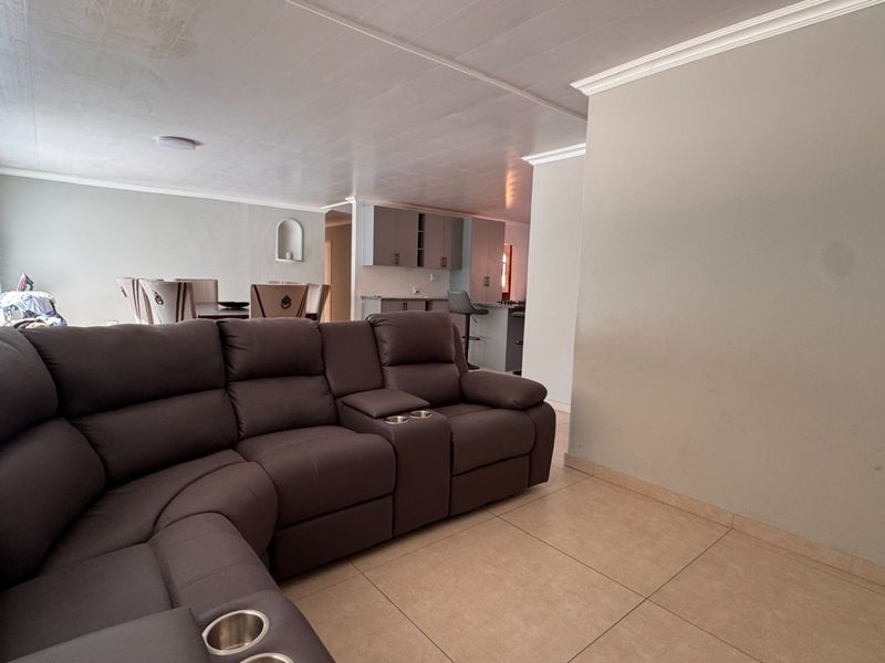 Stylish low maintenance home in Arcon Park - Photo 7