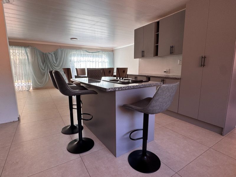 Stylish low maintenance home in Arcon Park - Photo 6