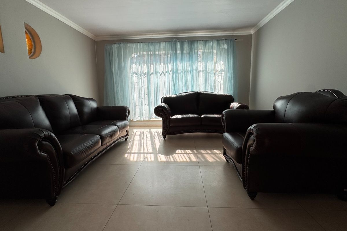 Stylish low maintenance home in Arcon Park - Photo 3