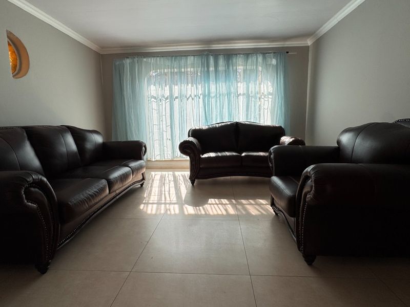 Stylish low maintenance home in Arcon Park - Photo 3