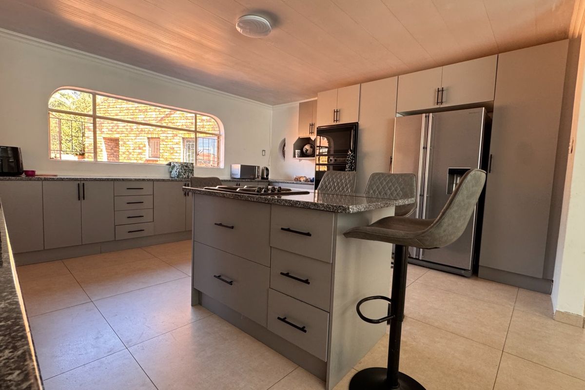 Stylish low maintenance home in Arcon Park - Photo 4