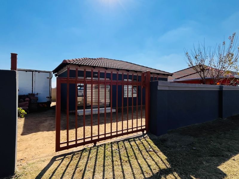 Newly beautiful family home  - Photo 4