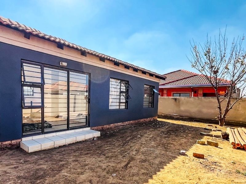 Newly beautiful family home  - Photo 1