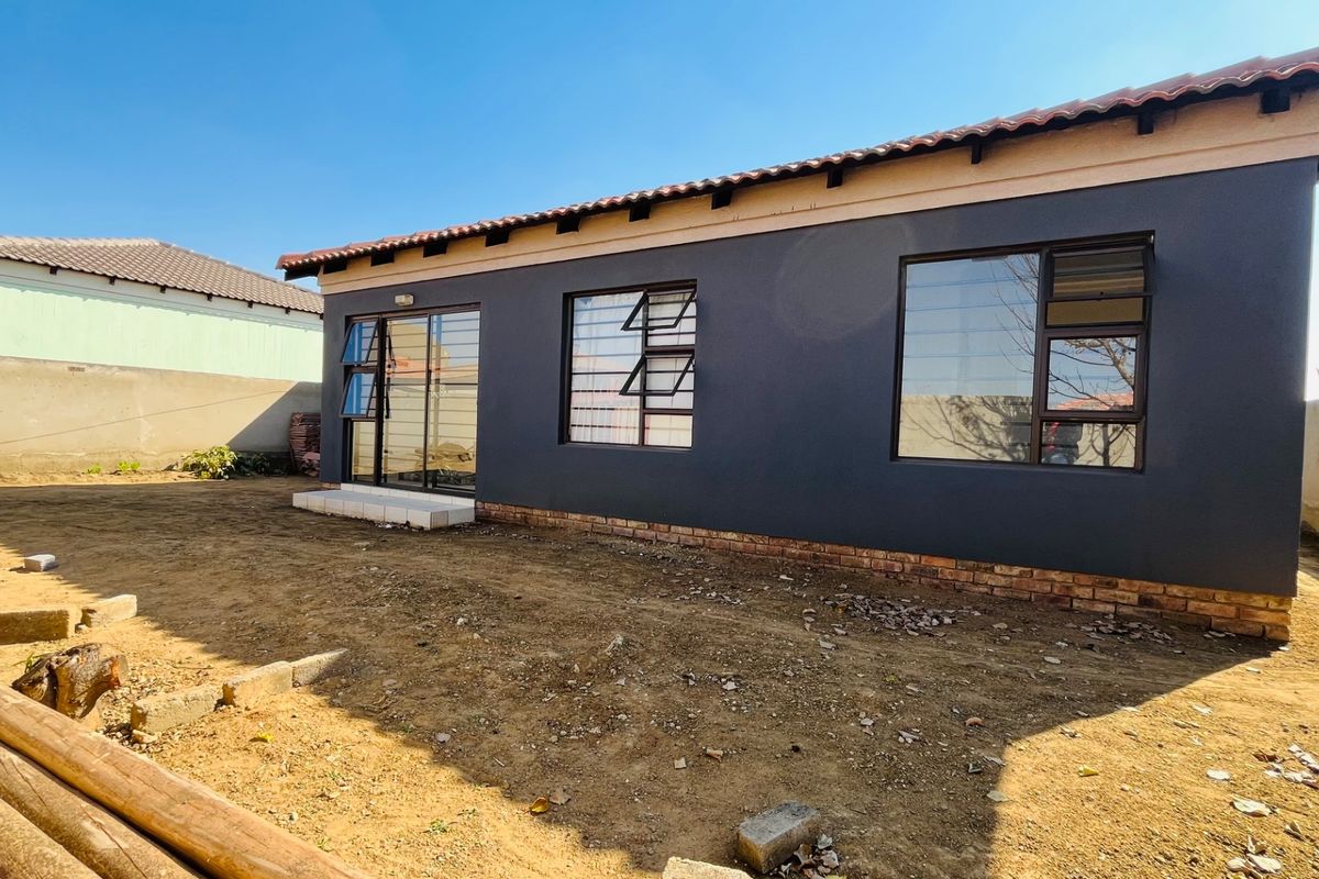 Newly beautiful family home  - Photo 2