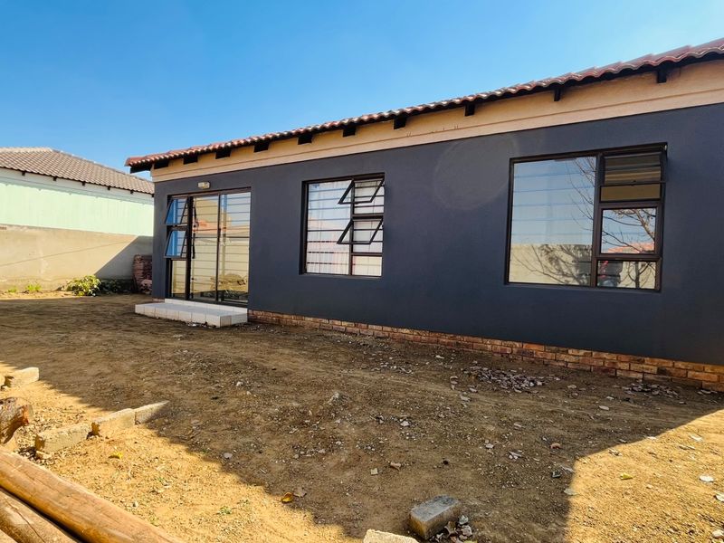 Newly beautiful family home  - Photo 2
