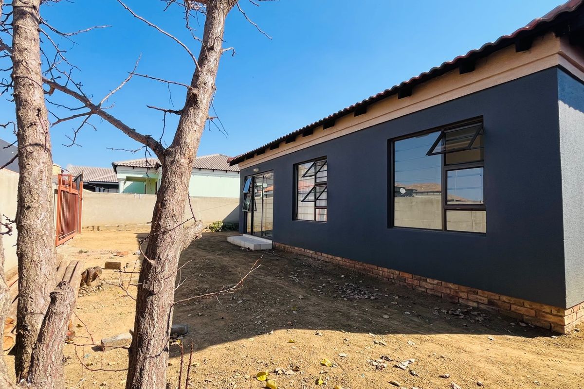 Newly beautiful family home  - Photo 5