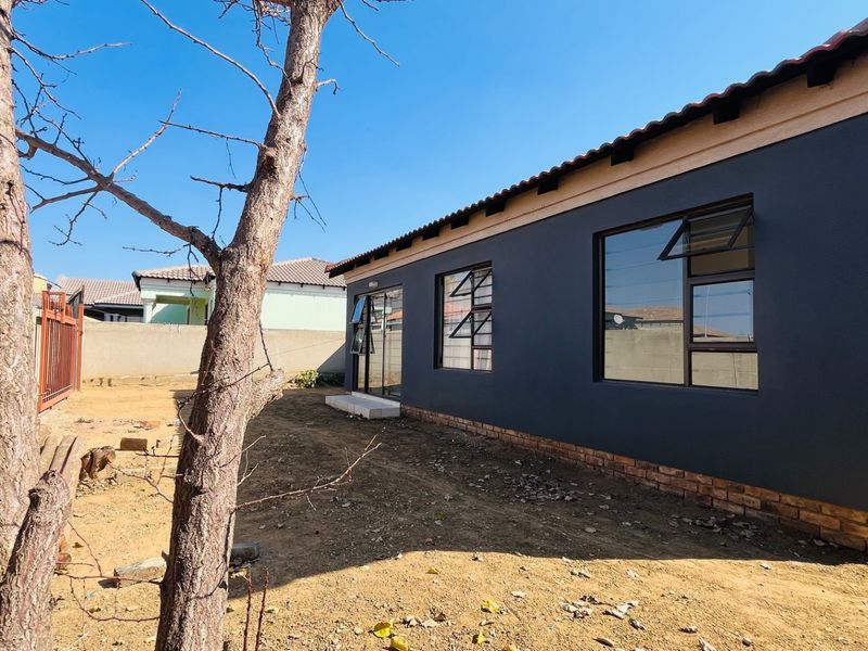 Newly beautiful family home  - Photo 5