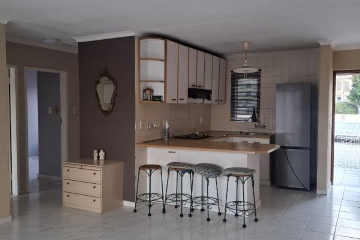 Comfortable Bedford Gardens Townhouse for Sale - Photo 3