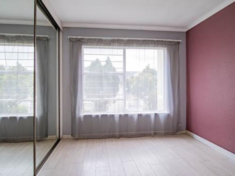 Comfortable Bedford Gardens Townhouse for Sale - Photo 5