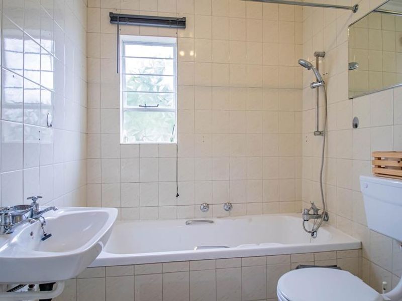 Comfortable Bedford Gardens Townhouse for Sale - Photo 6