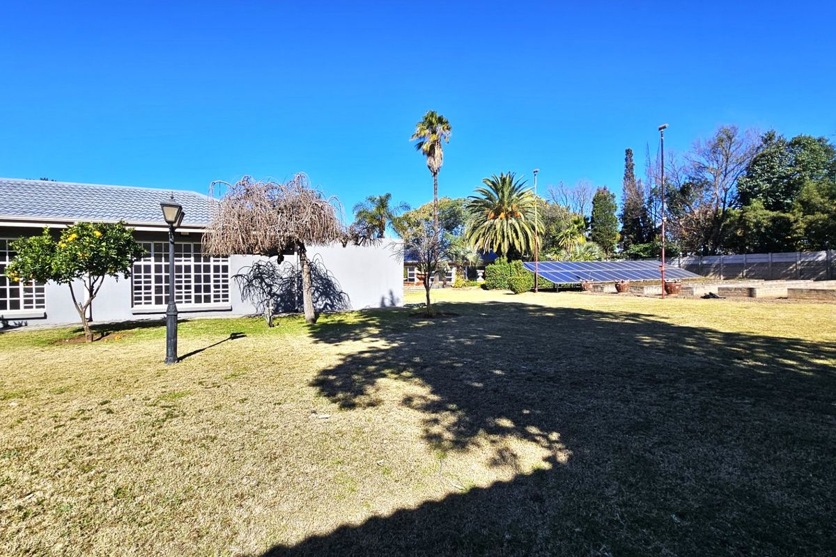 Motivated by Relocation – Exceptional Residence in Prestigious SW5 - Photo 5