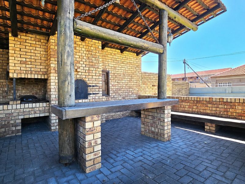 Motivated by Relocation – Exceptional Residence in Prestigious SW5 - Photo 2