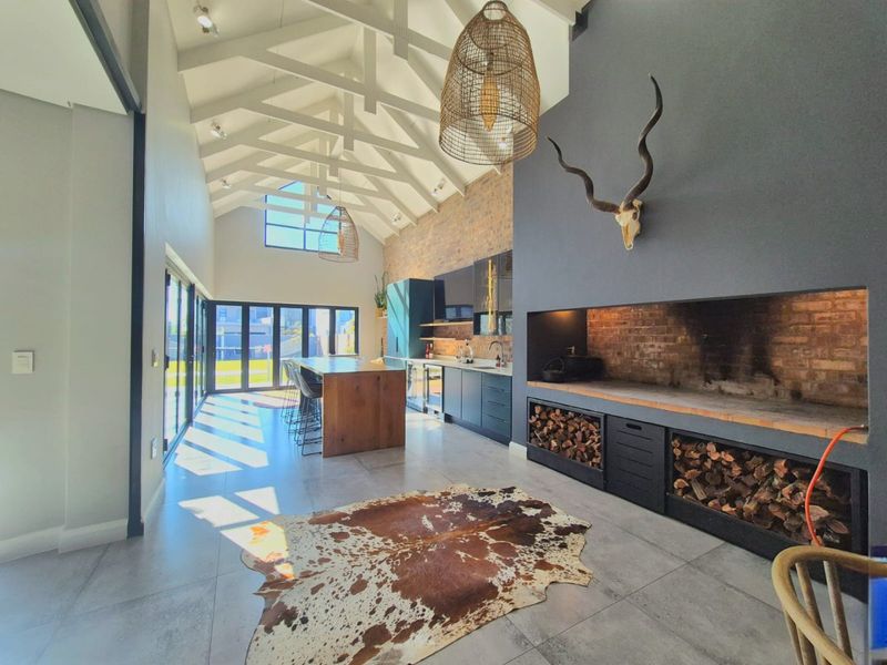 The Home Everyone Wants to Gather In | 5 Bedrooms, Gym, Heated Pool & Exceptional Entertainment Spaces - Photo 4