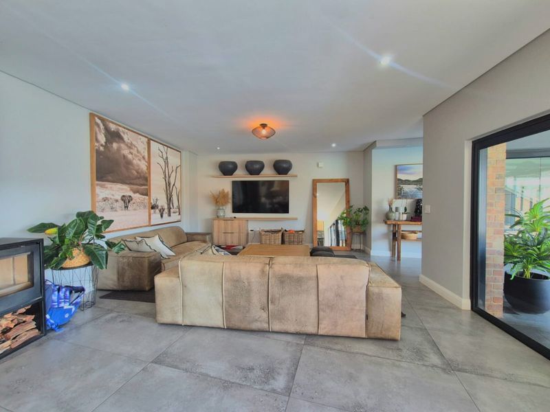 The Home Everyone Wants to Gather In | 5 Bedrooms, Gym, Heated Pool & Exceptional Entertainment Spaces - Photo 9