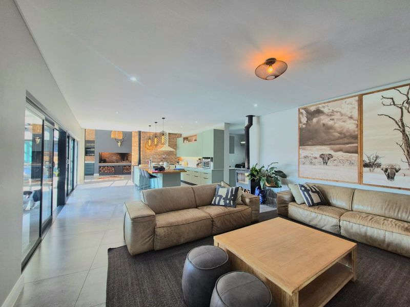 The Home Everyone Wants to Gather In | 5 Bedrooms, Gym, Heated Pool & Exceptional Entertainment Spaces - Photo 7