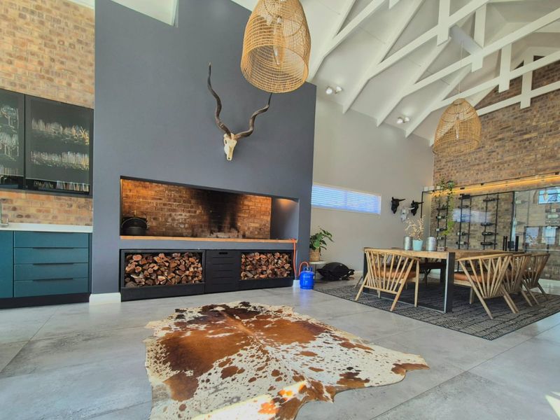 The Home Everyone Wants to Gather In | 5 Bedrooms, Gym, Heated Pool & Exceptional Entertainment Spaces - Photo 1