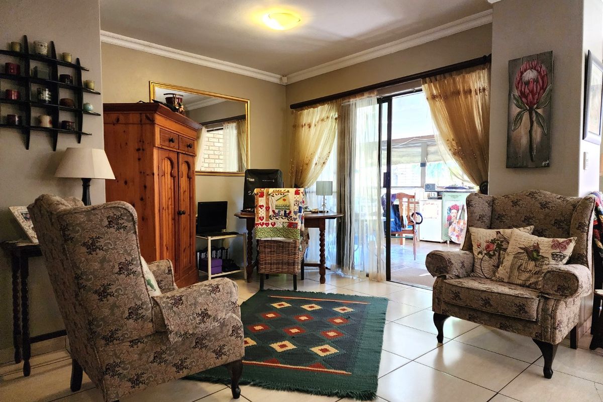 3 BEDROOM TOWNHOUSE IN WILKOPPIES - Photo 4