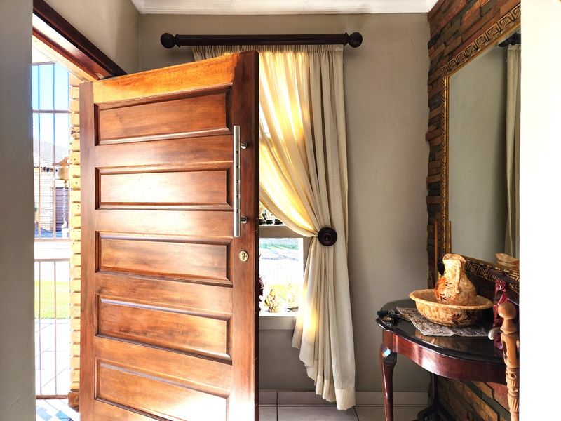 3 BEDROOM TOWNHOUSE IN WILKOPPIES - Photo 2