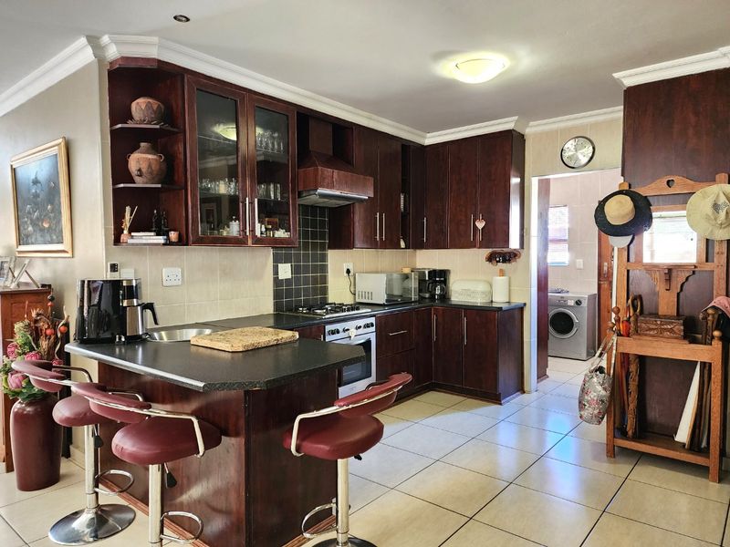 3 BEDROOM TOWNHOUSE IN WILKOPPIES - Photo 5