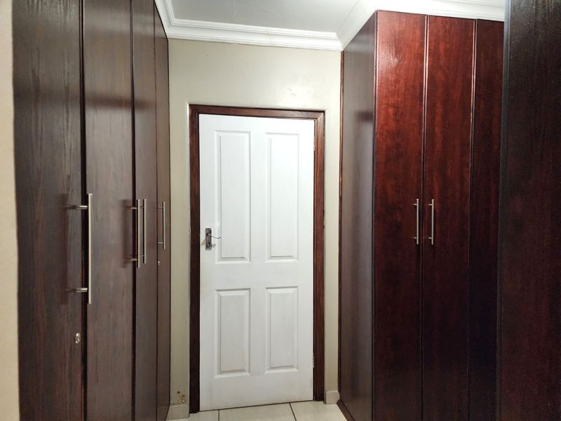 3 BEDROOM TOWNHOUSE IN WILKOPPIES - Photo 9