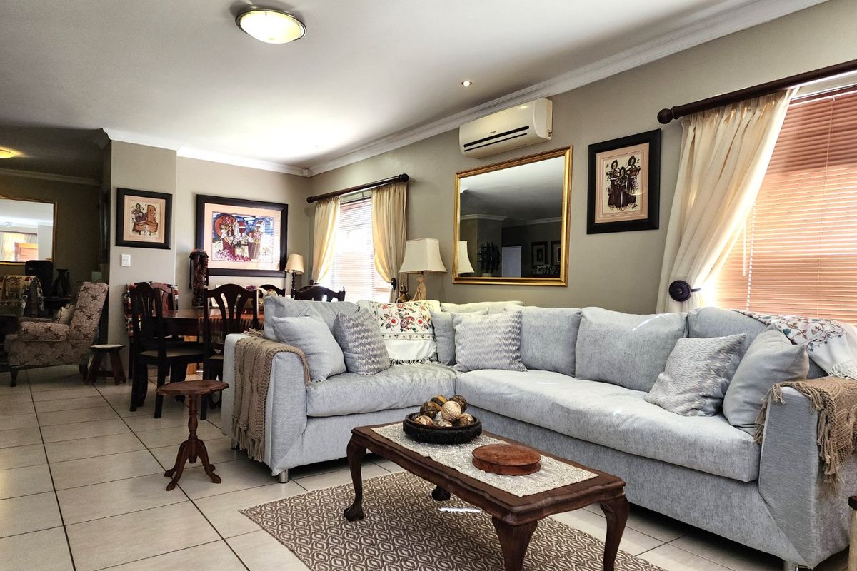 3 BEDROOM TOWNHOUSE IN WILKOPPIES - Photo 3