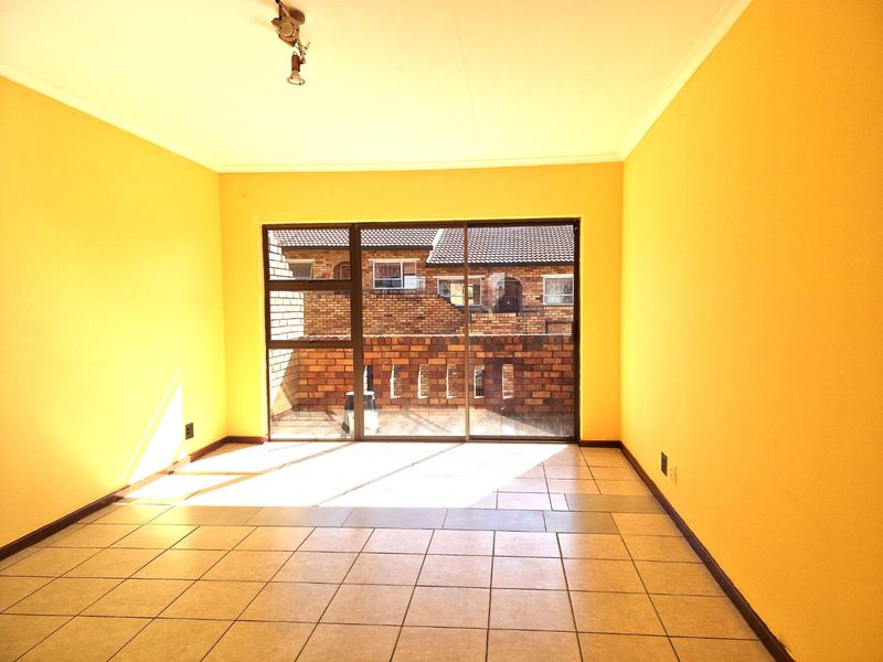 Nice North Facing Upstairs Townhouse 2 Bedrooms 1 Bathroom   Balcony  1 Carport - Photo 10