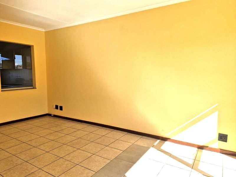 Nice North Facing Upstairs Townhouse 2 Bedrooms 1 Bathroom   Balcony  1 Carport - Photo 9
