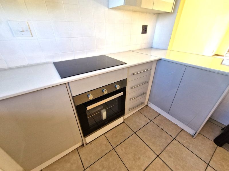 Nice North Facing Upstairs Townhouse 2 Bedrooms 1 Bathroom   Balcony  1 Carport - Photo 3