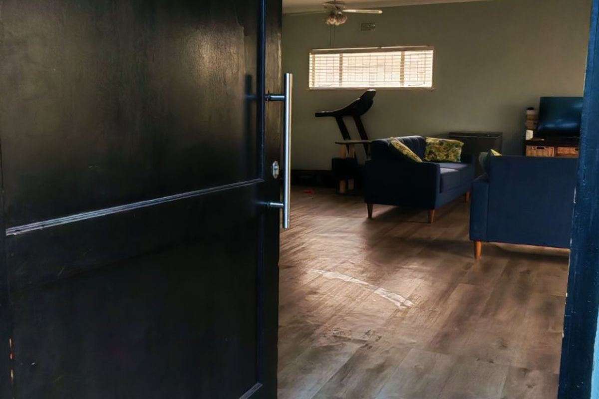 Spacious Family Home with Pool, Borehole and Granny Flat - Photo 4