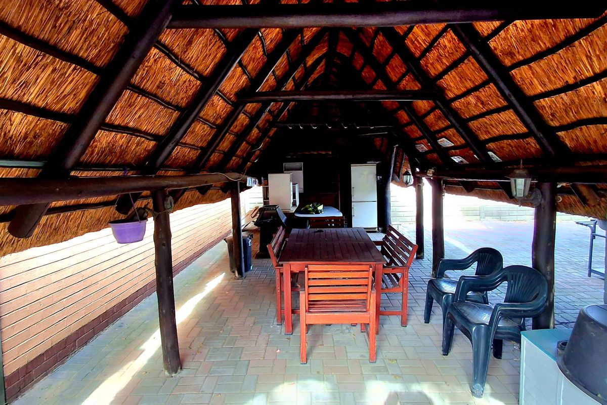 Spacious Family Home with Flatlet – The Perfect Investment Opportunity! - Photo 4