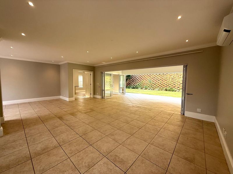 Mount Edgecombe Estate 2 - Spacious, Freestanding home in this sought-after estate - large, fenced garden- Available from the 1st of August - Photo 3