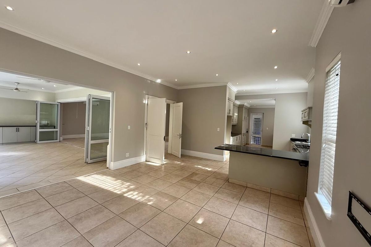 Mount Edgecombe Estate 2 - Spacious, Freestanding home in this sought-after estate - large, fenced garden- Available from the 1st of August - Photo 5