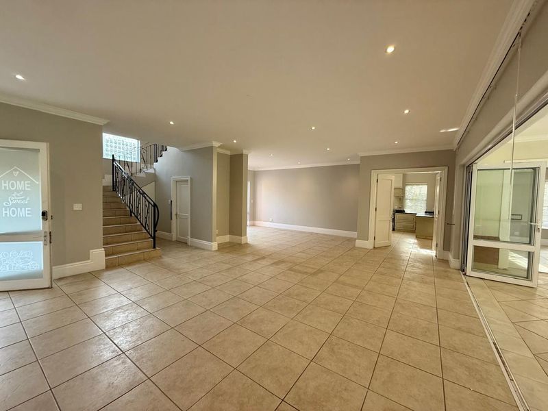 Mount Edgecombe Estate 2 - Spacious, Freestanding home in this sought-after estate - large, fenced garden- Available from the 1st of August - Photo 4