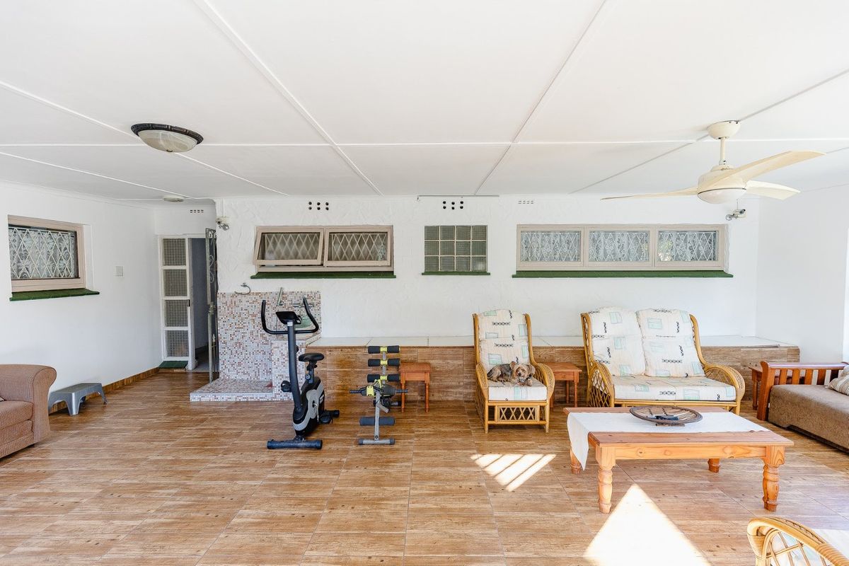 Spacious  Home With Stunning Sea Views - Photo 5