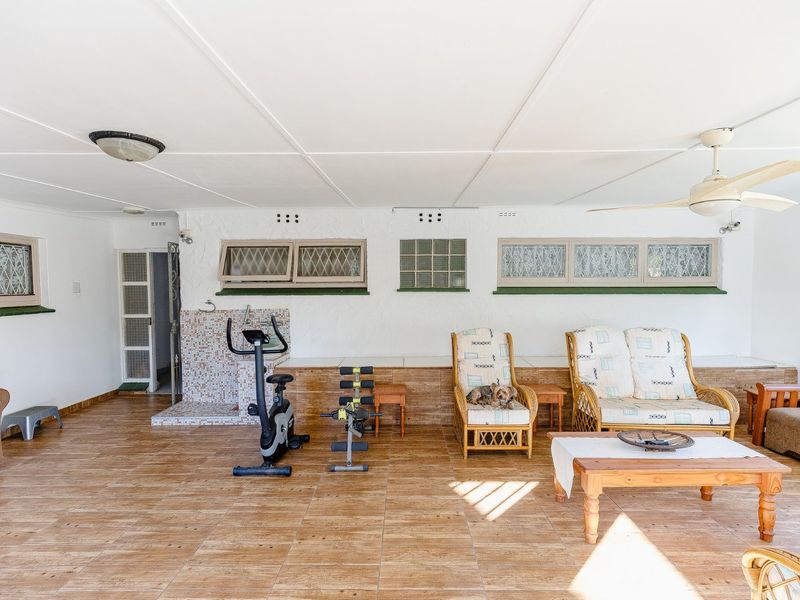Spacious  Home With Stunning Sea Views - Photo 5